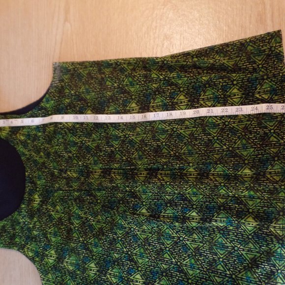 Green geometric print pleated semi sheer top over black lining L - Picture 5 of 5